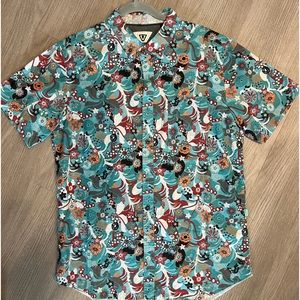 Vissla Surf 🏄🏽‍♂️ button down wild pattern men’s size L clean great shape 🤙🏼